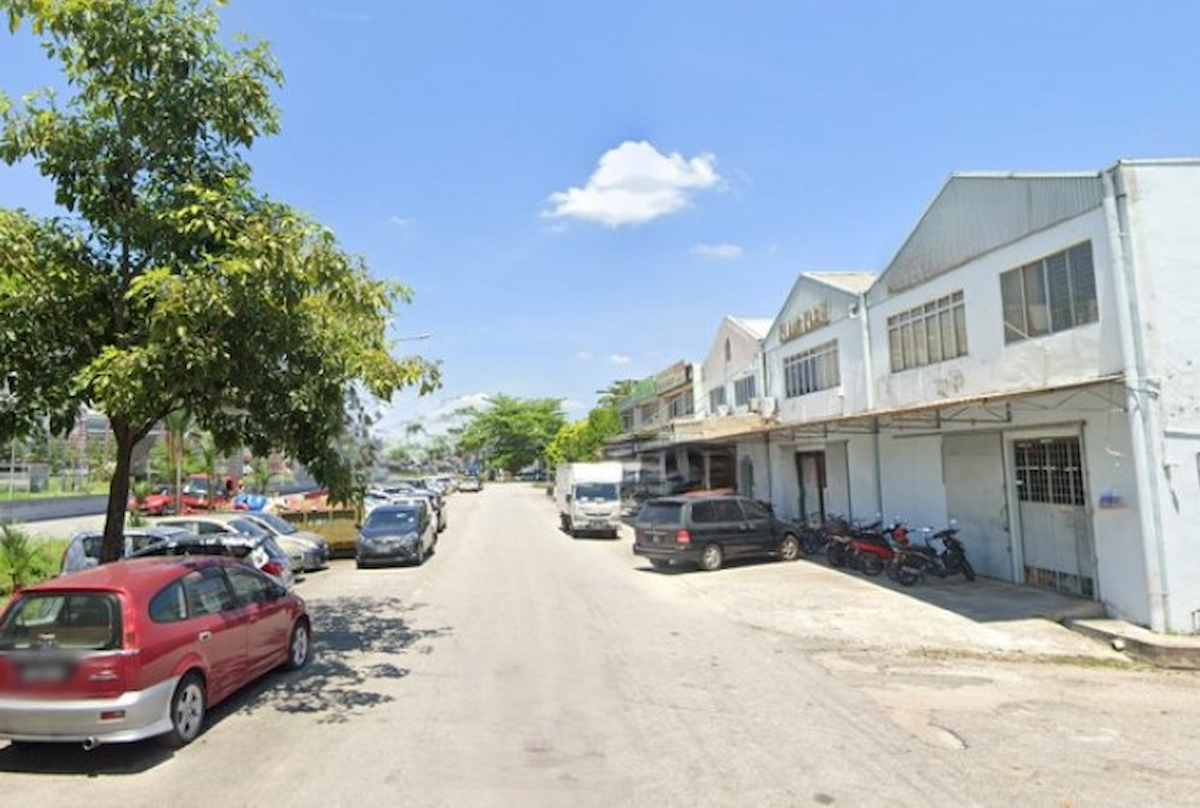 1.5-Storey Corner Factory for Rent Bukit Serdang 25x80ft